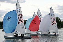 470er kämpfen auf dem Dutenhofener See gegen Wind und die Konkurrenz