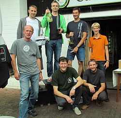 Sieger des Lasermatchrace von links: 4. platzierter  Friedrich Roth SCN, 2. platzierter Jörg Wächter SYC, Sieger Jürgen Flehr, Marcus Pfeiffer Sportwart WFC Schotten, 3. platzierter Rüdiger Amann, 5. platzierter Arne Berdan. Bester jugendlicher Segler Iven Sponholz.