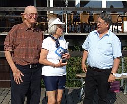 160 Jahre an Bord: Franz u. Waltraud Wagner vom WSV-L, rechts Reinhard Fuhr