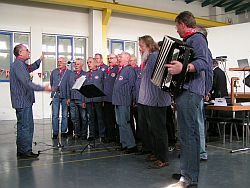 Der Shantychor des DSCL stimmt die Delegierten auf die Veranstaltung ein.
