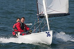 Kilian König an der Pinne und Johannes Brack an der Vorschot