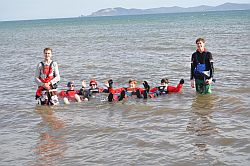 Badespaß beim Segeltraining.