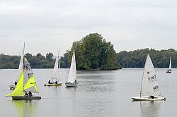Ein mühseliges Segeln bei leichtem Wind