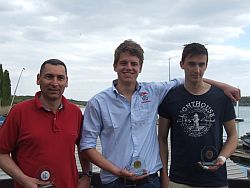 Sieger im Laser Standard v.l.n.r. 2. Darius Fekri, 1. Leah- Noel Gonseth,  3. Nico Kottmeier