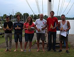 Siegerehrung, v.li.n.re.: Julius Seumer (Sieger radial, USCM, Kivanc Gömec (3. radial, Maramar Segelverein Istanbul), Karina Wörz (2.radial SCG84), Dirk Glinkowski (3.Standard WSV Langen), Christian Kremer (1. Standard,SC Edersee), Johannes Mengel (2. Standard, WSV Roxheim)