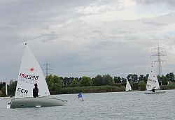 Maximilian Hendrik Müller gewinnt im Laser Standard.