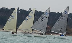 Segelnr. 111 Haacks, 8 Eiermann, 62 Barthel,  nach der 1. Tonne schon vorne.