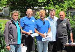 Von links: Wettfahrtleiter Frank Berdan, 3. Sieger HM Stephan Bauer SV Biblis , 1. Sieger HM Karl Heinz Erich AHYC, Sportwart WFC Schotten  Marcus Pfeiffer,, 2. Sieger HM Detlev Guminski DSCL.