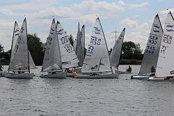 Ein weites Feld: 43 Starter machten den See zum Teich.