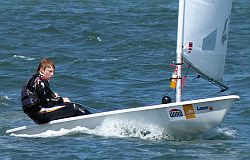 Felix Laukhardt in seinem Laser 4.7