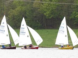 Schwertzugvögel auf dem Vorwindkurs. Von links: das Team Amann/Amann, Team Flemming Stubenrauch, Team Pfeiffer / Sponholz.