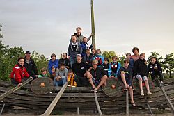 Die Segeljugend des Wassersportvereins Bergstraße in Land der Wikinger. Links Uschi und Detlef Sigmund.