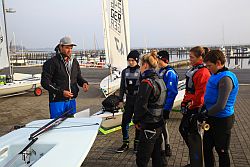 Philipp bei der Bootskontrolle