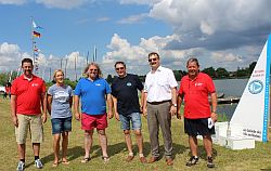 Der Vorstand des SVB und der Bürgermeister von Biblis überreichten die Preise (v.l.n.r. Nigel Winkley, Birgit Hebling, Ralf Kratz, Edgar Jahr, Bürgermeister von Biblis Felix Kusicka und Hennig Faas)