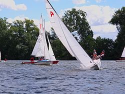 Über zu wenig Wind konnten sich die Hochheimer Segler bei dieser Regatta nicht beklagen
