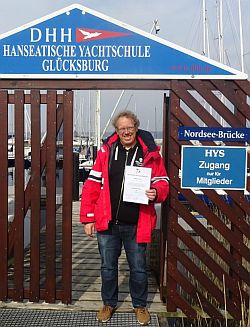 Stefan Zink mit seiner Urkunde.