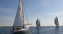 Na, endlich: Fahrt unter Spi von Grömitz nach Fehmarn.