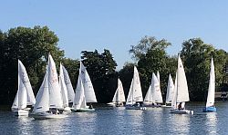 In drei Wettfahrten wurde am Samstag der Stadtmeister 2019 im Segeln ermittelt.