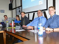 Der bisherige Jugendvorstand der Hessischen Seglerjugend. Von Links: Marcus Pfeiffer (Erwachsenenbeisitzer), Annka Dübbers (bisherige Erwachsenenbeisitzerin), Benedikt Walkembach (bisheriger Jugendsprecher), Reinhard Linke (LJO) und Markus Heinbücher (stellvertretender LJO).