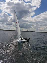 Kiel Sailing City voraus.